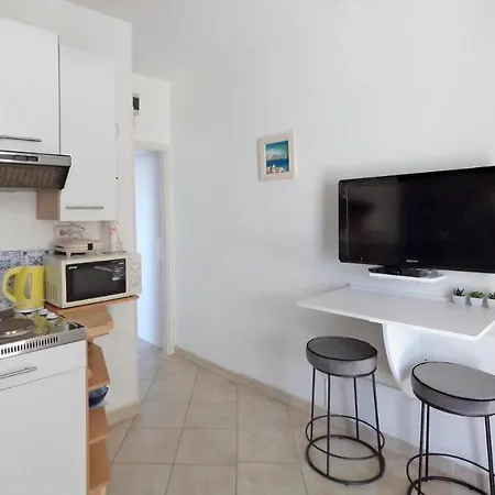 Elly Guest house 3*
