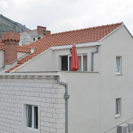 Elly Dubrovnik