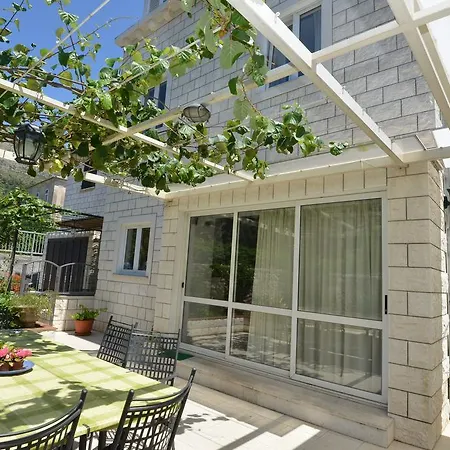 Guest house Elly 3*