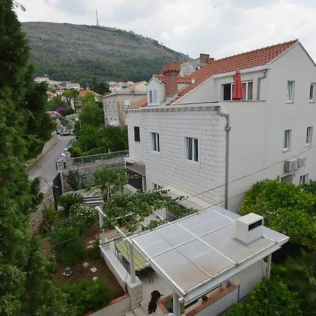 Guest house Elly 3*