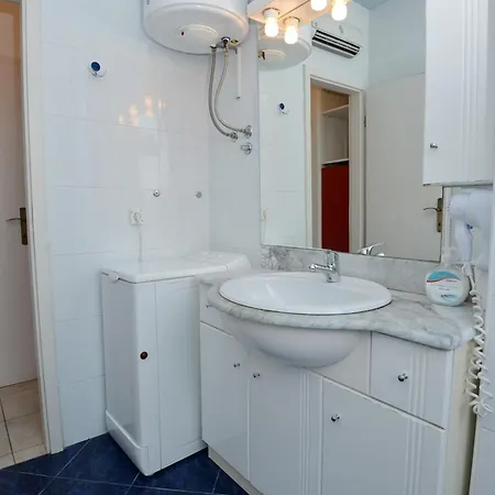 Guest house Elly 3*