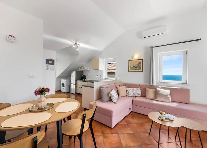 Elly Gostinjska kuća 3*